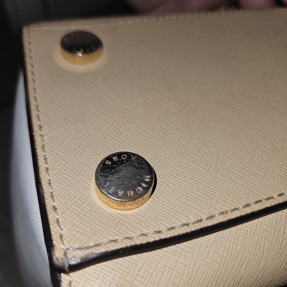 Michael Kors Purse Selma Purse Beige / Cream - Picture 11 of 16